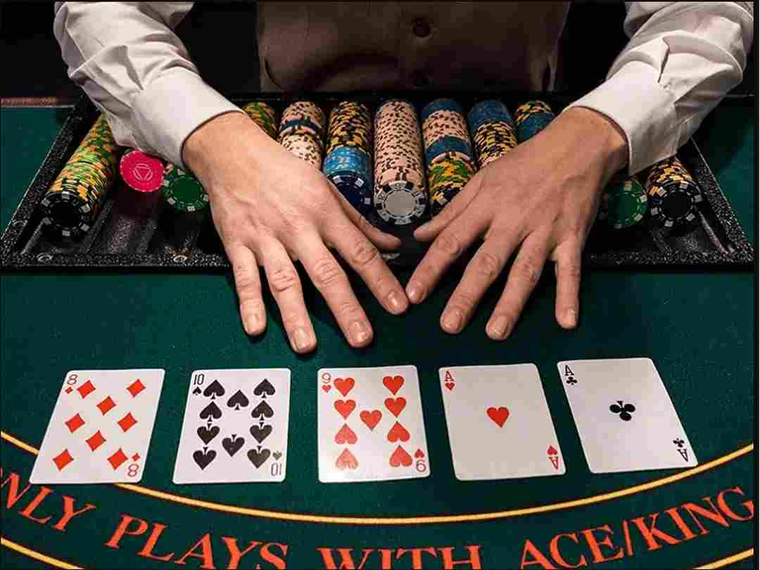 Tìm hiểu về trò chơi Poker online