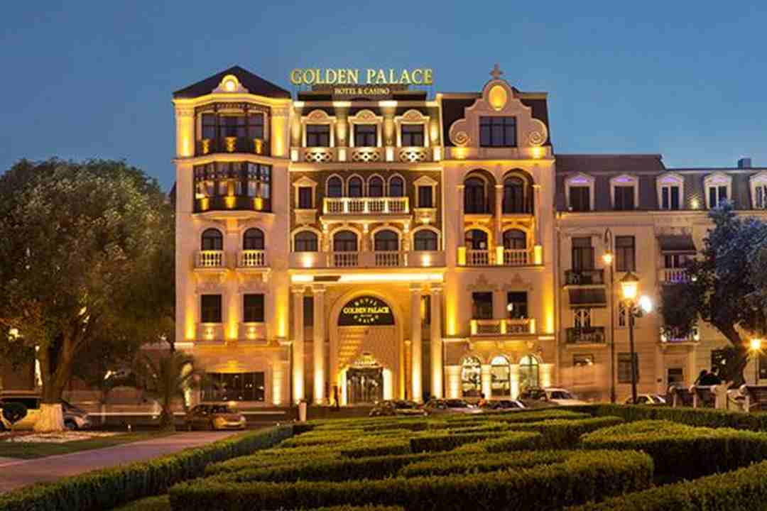 Khung cang trang le cua Golden Castle Casino and Hotel